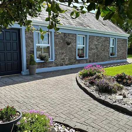 Charming 3 Bedroom With A Large Enclosed Garden *