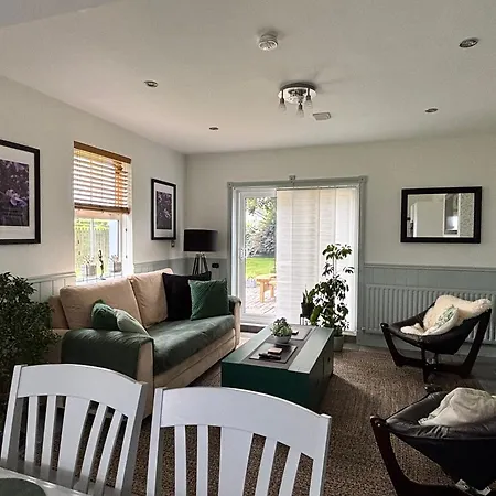 Charming 3 Bedroom With A Large Enclosed Garden Fermoy