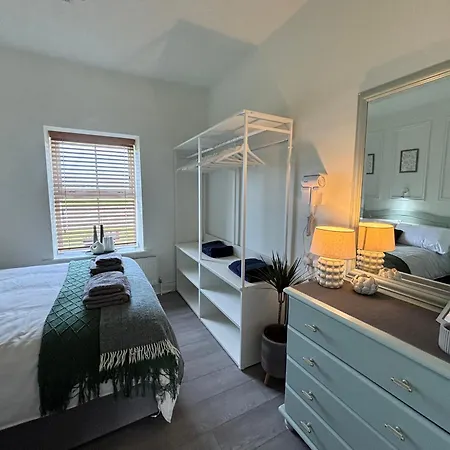 Charming 3 Bedroom With A Large Enclosed Garden