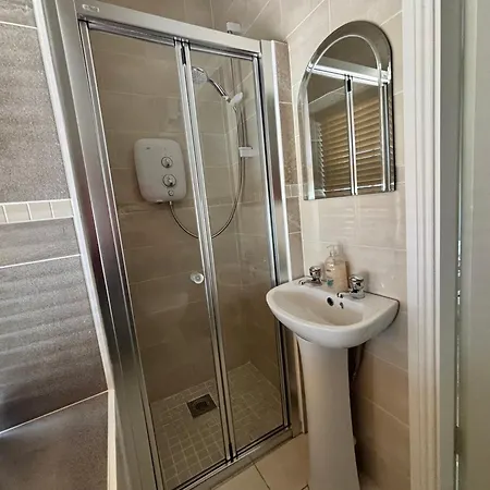 Charming 3 Bedroom With A Large Enclosed Garden Casa vacanze *