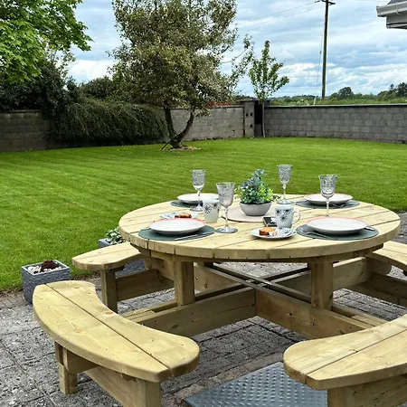 Charming 3 Bedroom With A Large Enclosed Garden Casa vacanze